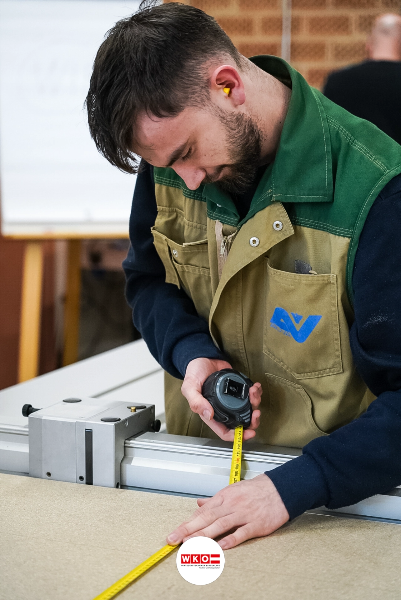 Tischler bei der Arbeit